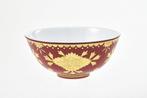 Red Gilded Bowl with Chinese Floral Motif with Original, Antiek en Kunst