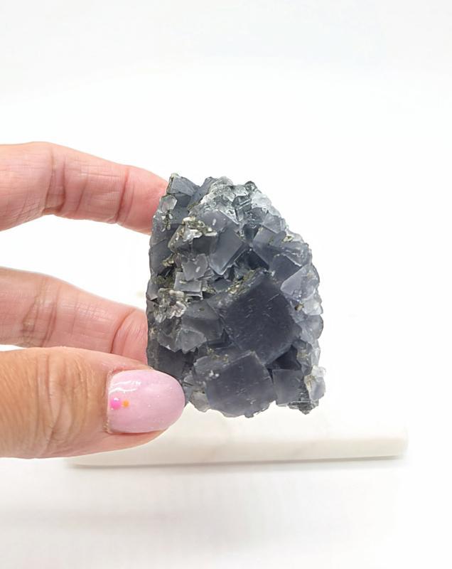 Fluoriet Blauw Ruw (zie filmpje), Handtassen en Accessoires, Edelstenen, Ophalen of Verzenden