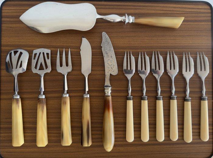 Maison Cailar Bayard - 3 Hallmarks - Bestekset voor 12, Antiek en Kunst, Antiek | Meubels | Tafels