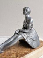 H. Bal - Beeld, dame in denkende rust - 22 cm -