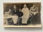 Desconocido. - Lenin junto su familia en su casa, 1921.