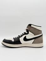 Nike - Nike Air Jordan 1 High Dark Mocha - Sneakers - Maat: