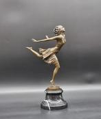 Beeld, Bronze: Lady in the Wind - 37 cm - Brons, Marmer