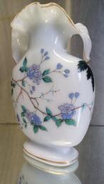 Vase balustre - Vase opalin avec un décor floral émaillé