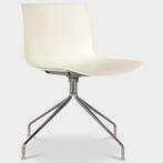 Arper Catifa 46 vergaderstoel, wit, kruisvoet onderstel, Huis en Inrichting, Stoelen, Ophalen of Verzenden, Gebruikt