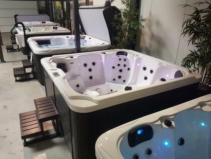 6 Persoons Jacuzzi - Royalty Spas Calgary, Tuin en Terras, Bubbelbaden en Hottubs, Vast, Nieuw