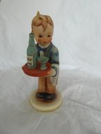 Goebel - Beeldje - Hummel 154/0 Waiter - TMK7 - Porselein
