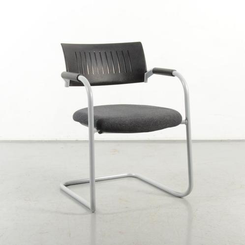 Dauphin vergaderstoel, donker grijs / zwart, sledeframe, Huis en Inrichting, Stoelen, Gebruikt, Ophalen of Verzenden