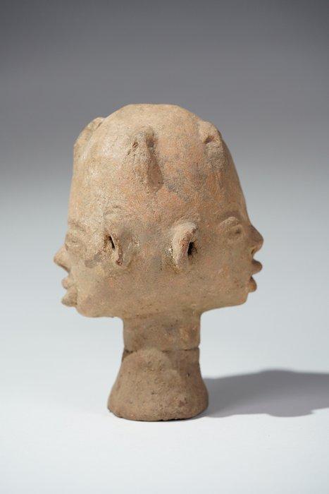 Een terracotta hoofd - Akan - Ghana (Zonder Minimumprijs), Antiek en Kunst, Kunst | Niet-Westerse kunst