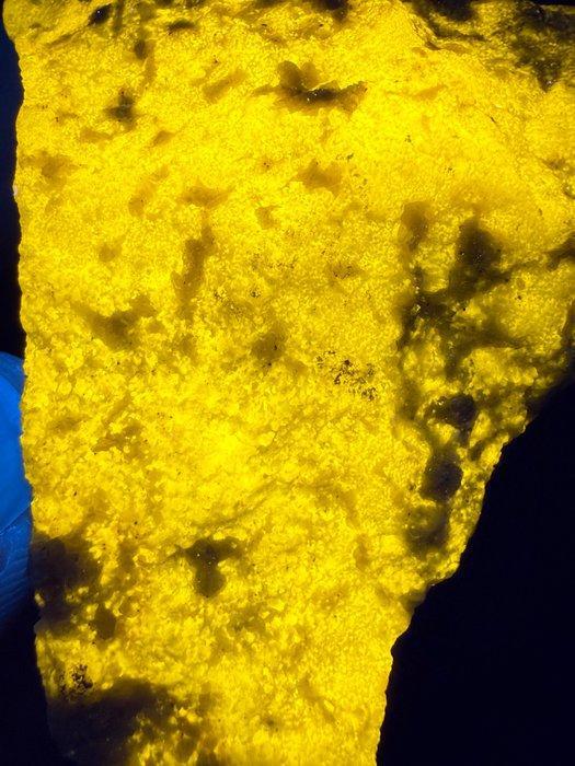 Extreem heldere scapooliet (variant wernerite), Verzamelen, Mineralen en Fossielen