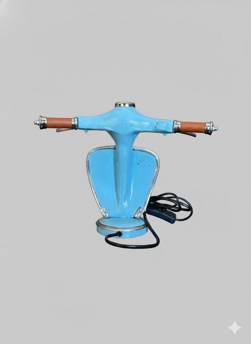 Vespa - Tafellamp - Uniek en bijzonder decoratiestuk -, Antiek en Kunst, Curiosa en Brocante