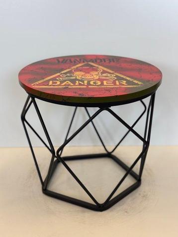 Rob VanMore - Tea-Time Danger! Table - ø40cm beschikbaar voor biedingen