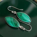 Oorbellen van malachiet van hoge kwaliteit. Gemonteerd op, Verzamelen