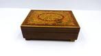 Sieradendoos - Zwitserse houten marqueterie muziekdoos -