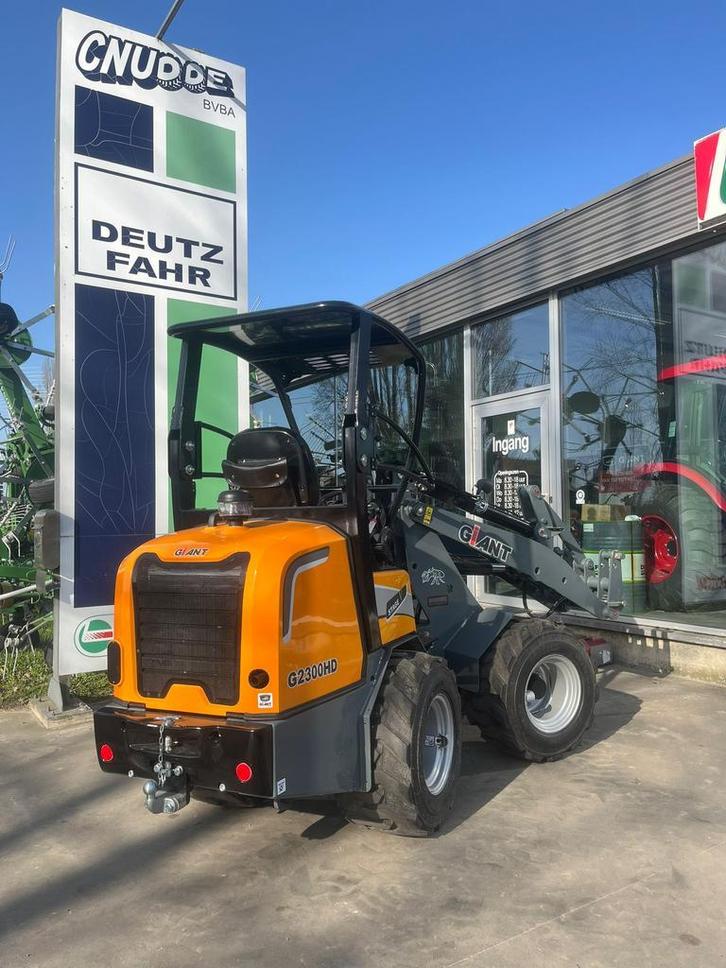 GIANT kniklader G2300HD, Articles professionnels, Agriculture | Tracteurs