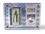 Zippo - Zippo Tom’s Real Estate 2 limited edition -, Verzamelen, Rookartikelen, Aanstekers en Luciferdoosjes, Nieuw