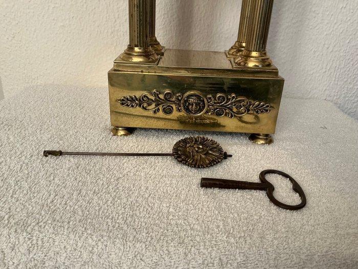 Slingerklok - Messing - 1900-1910 - Messing kolompendule, Antiek en Kunst, Antiek | Klokken