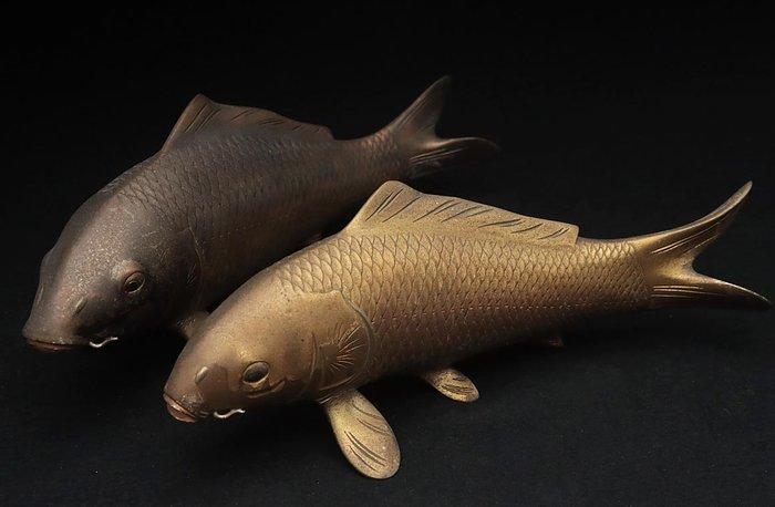 Brons - Zeer mooi paar karpers okimono, gemarkeerd. - Begin, Antiek en Kunst, Antiek | Overige Antiek