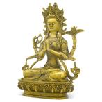 Een vergulde bronzen figuur van Amitayus Boeddha, uit een