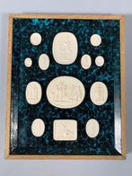 Cadre ornées de camées en plâtre - Plaque - Gips