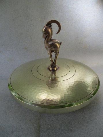 Pierre-Amédée PLASAIT. - Boîte - Art Déco. Laiton martelé et