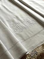 Superbe drap ancien en métis . Monogramme RC .Brodé a la