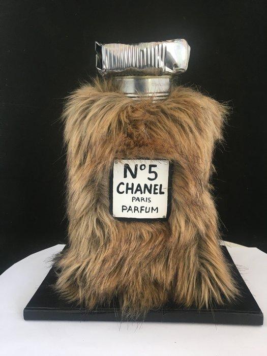 Norman Gekko - CHEWBACCA Chanel N.5 (Limited Edition #9/15), Antiquités & Art, Art | Objets design