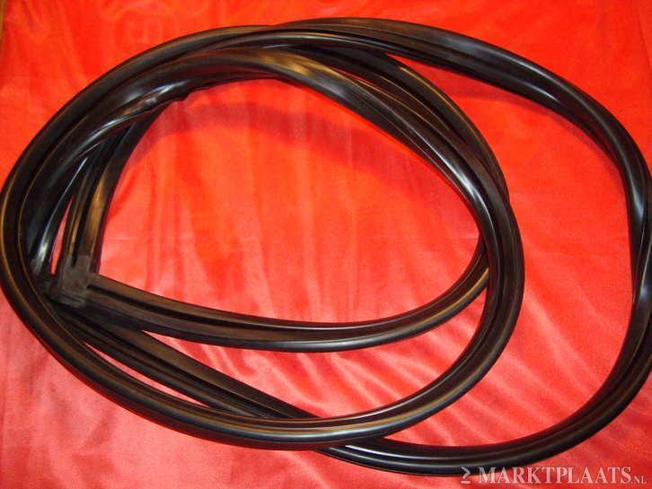 Voorraamrubber | Mercedes w114, Auto-onderdelen, Overige Auto-onderdelen, Ophalen of Verzenden