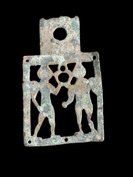 Oud-Romeins Brons Bord met twee Eros - 8 cm, Verzamelen, Mineralen en Fossielen