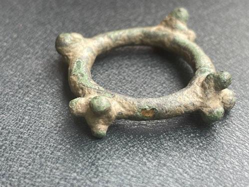 Viking periode 2x amulet 1 kruis, Verzamelen, Dierenverzamelingen