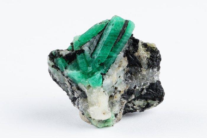 Smaragd met zwarte toermalijn en fluorescerende calciet geen, Verzamelen, Mineralen en Fossielen