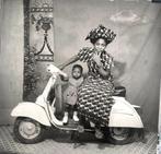 Sanlé Sory - Femme et enfant au scooter - 1976