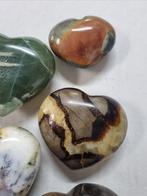 Gros lot avec des cœurs en cristal, différents minéraux, Collections