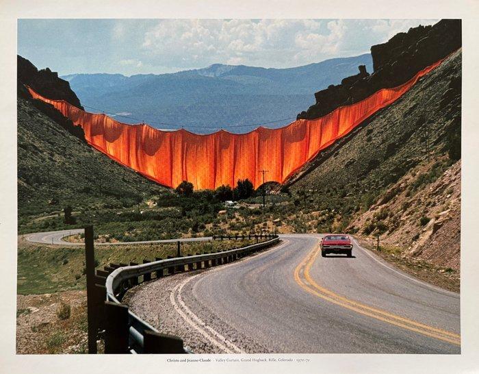 Christo & Jeanne-Claude (1935-2020 & 1935-2009) - Valley, Antiek en Kunst, Kunst | Designobjecten