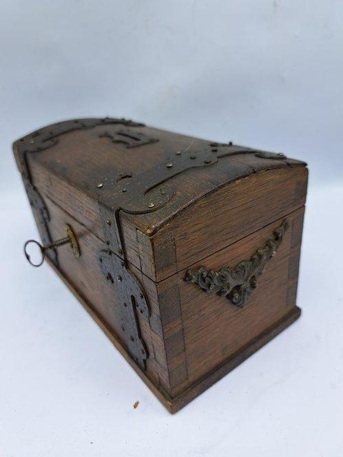Coffre-fort - Tirelire - Chêne - Coffre-fort avec ouverture., Antiek en Kunst, Antiek | Overige Antiek