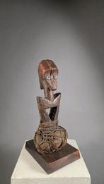 Zeldzame reliekhouder van hout en metaal - Giftand - Gabon, Antiek en Kunst