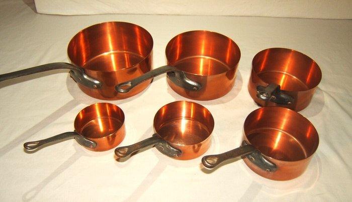 Een fraaie set van 6 Franse massief koperen pannen - Pan -, Antiek en Kunst, Antiek | Keukengerei