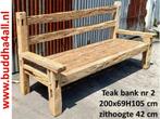 oude Javaanse stationsbank gemaakt van teakhout, tuinbank