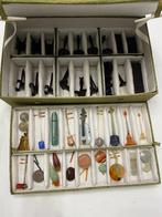 Een verzameling van 21 modellen Chinese muziekinstrumenten, Antiek en Kunst