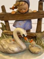 Goebel - Beeldje - Meisje met zwanen - Porselein, Antiek en Kunst
