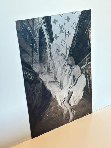 Rob VanMore - Marilyn Monroe in LV Alley - 70cm