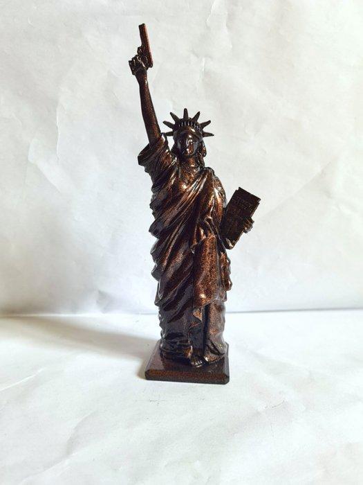 BASM - In guns we trust ( brass ), Antiek en Kunst, Kunst | Designobjecten