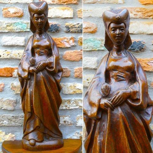 sculptuur, Sculptuur van een pleurant / treurbeeld naar het, Antiek en Kunst, Antiek | Keramiek en Aardewerk
