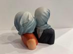 Parastone - DAprès René Magritte - sculptuur, Les Amants