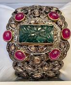 Armband in Indo-Mughal-stijl met uitgehouwen smaragd,