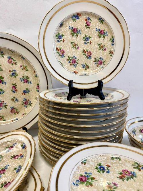 EMAUX de LIMOGES - Véritable Porcelaine - Service de table, Antiek en Kunst, Antiek | Meubels | Tafels