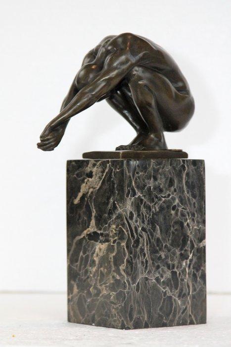 Beeld, de duiker - 23 cm - bronze marble, Antiek en Kunst, Kunst | Designobjecten