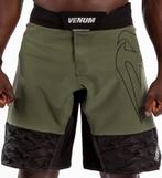Venum Light 4.0 Fight Shorts Khaki Zilver Venum Fightwear, Vechtsport, Verzenden