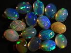 - Ct. 8.30 Ethiopische Opal Cabochon Ovaal -