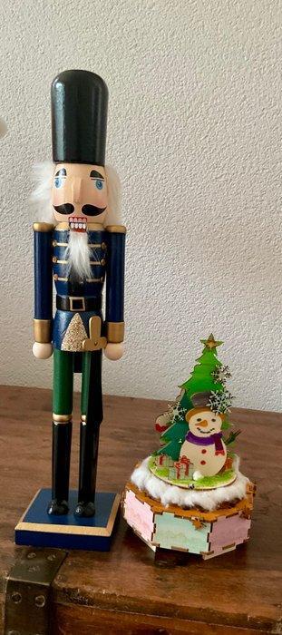 Kerstdecoratie (2) - Notenkraker en Kerst muziek caroussel -, Diversen, Kerst